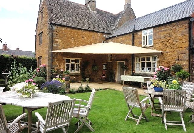 Tensioned garden shade sail