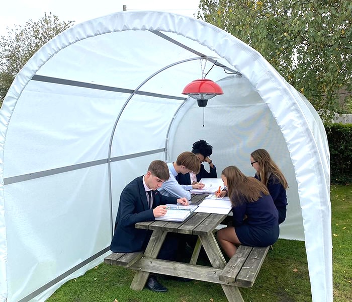 Igii pod protective learning dome