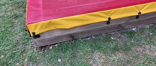 Sandpit cover with bungee toggles